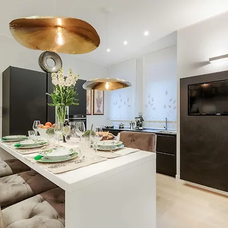 The Palace View Penthouse, Modern Luxury In Lucca